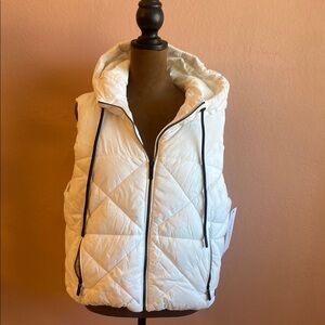 Calving Klein Jeans.Women's White Quilted Hooded Vest